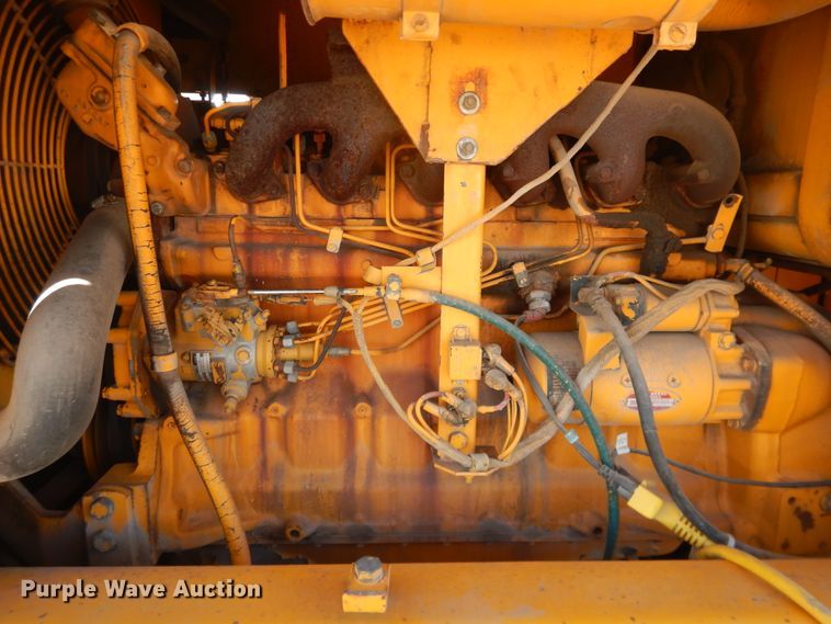 image for item DJ1211 1988 John Deere 670B  motor grader