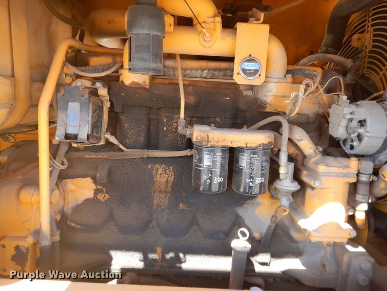 image for item DJ1211 1988 John Deere 670B  motor grader