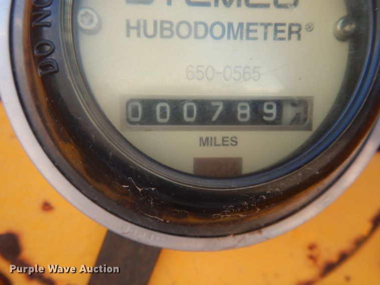 image for item DJ1211 1988 John Deere 670B  motor grader