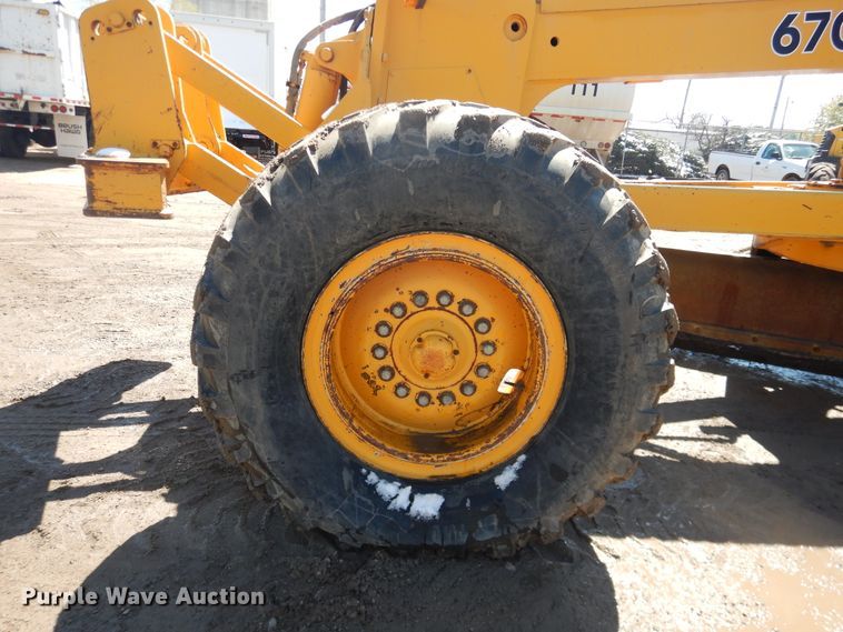 image for item DJ1211 1988 John Deere 670B  motor grader