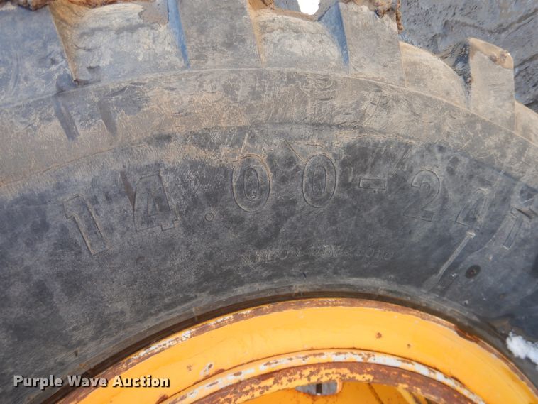 image for item DJ1211 1988 John Deere 670B  motor grader