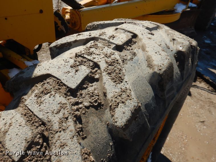 image for item DJ1211 1988 John Deere 670B  motor grader