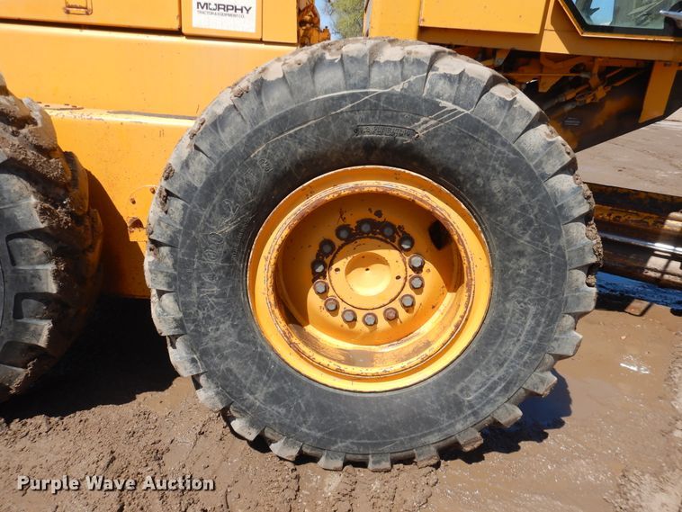 image for item DJ1211 1988 John Deere 670B  motor grader