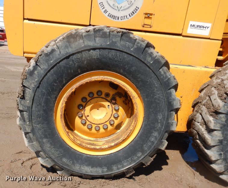 image for item DJ1211 1988 John Deere 670B  motor grader