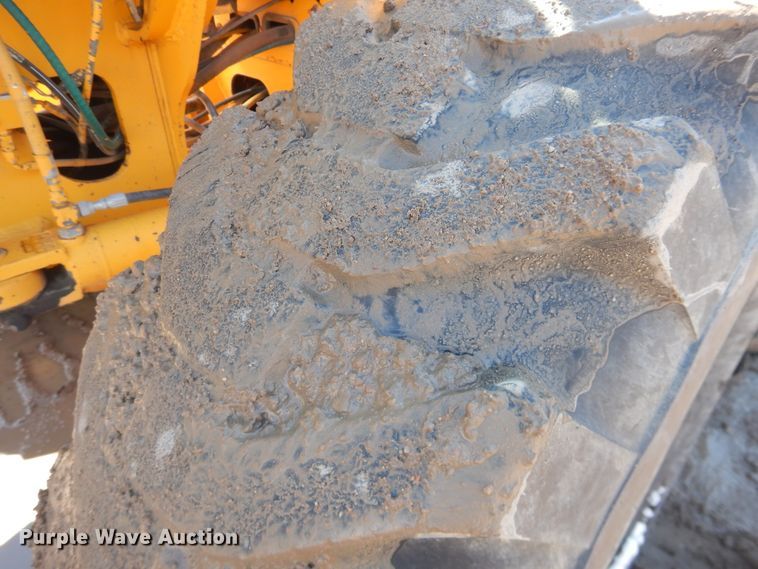 image for item DJ1211 1988 John Deere 670B  motor grader