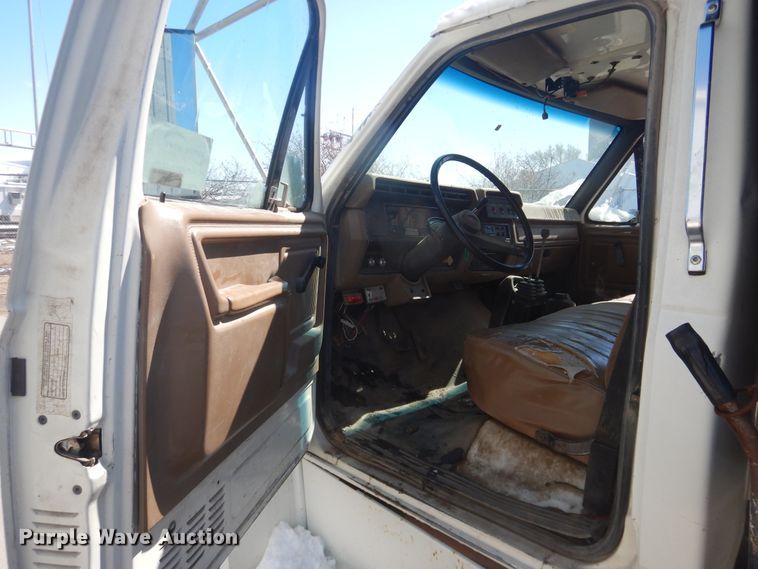 image for item DJ1214 1994 Ford F700  dump truck