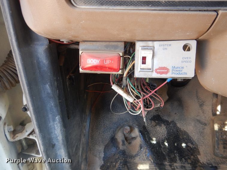 image for item DJ1214 1994 Ford F700  dump truck