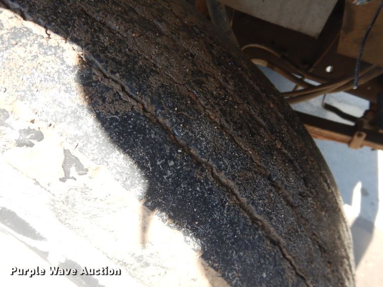 image for item DJ1214 1994 Ford F700  dump truck