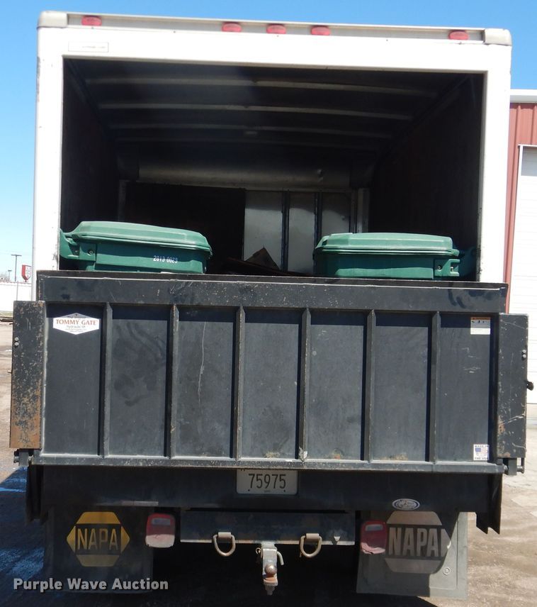 image for item DJ1218 1995 Ford F350  box truck