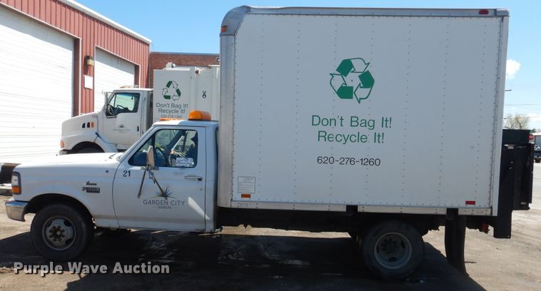 image for item DJ1218 1995 Ford F350  box truck
