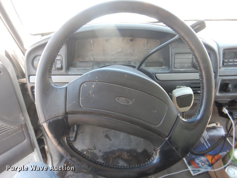 image for item DJ1218 1995 Ford F350  box truck