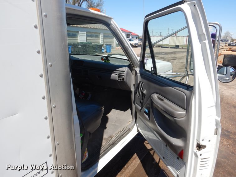 image for item DJ1218 1995 Ford F350  box truck