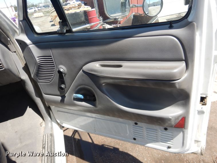 image for item DJ1218 1995 Ford F350  box truck