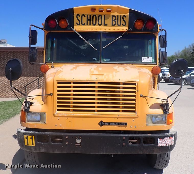 image for item DJ5660 1996 International 3800  Thomas school bus