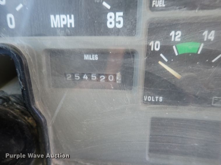 image for item DJ5660 1996 International 3800  Thomas school bus