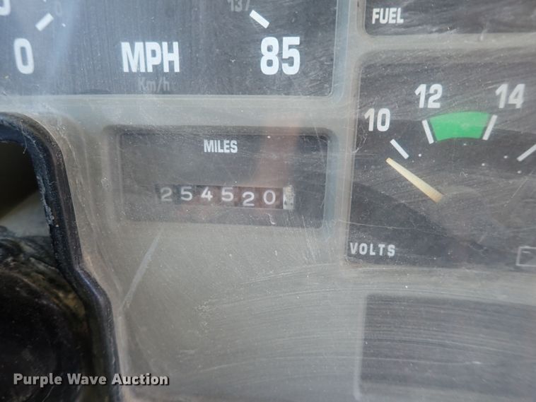 image for item DJ5660 1996 International 3800  Thomas school bus