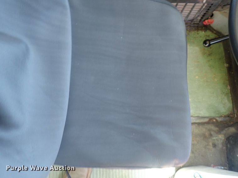 image for item DJ5660 1996 International 3800  Thomas school bus