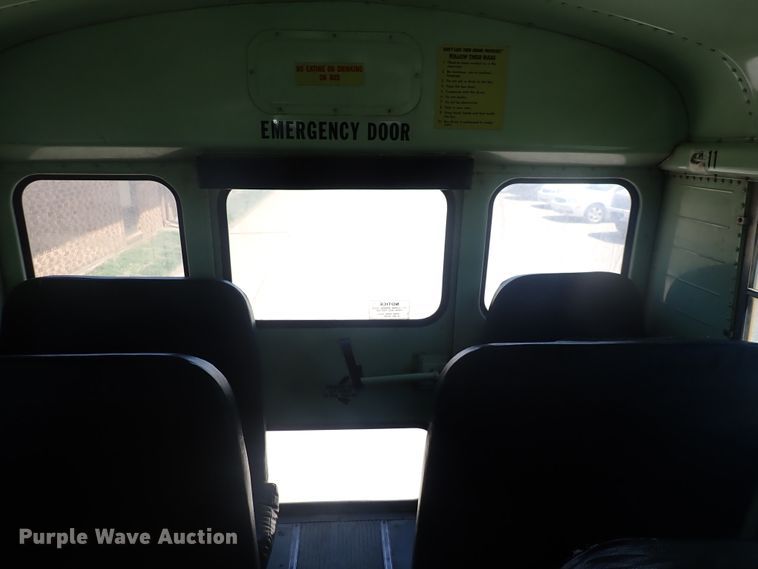 image for item DJ5660 1996 International 3800  Thomas school bus