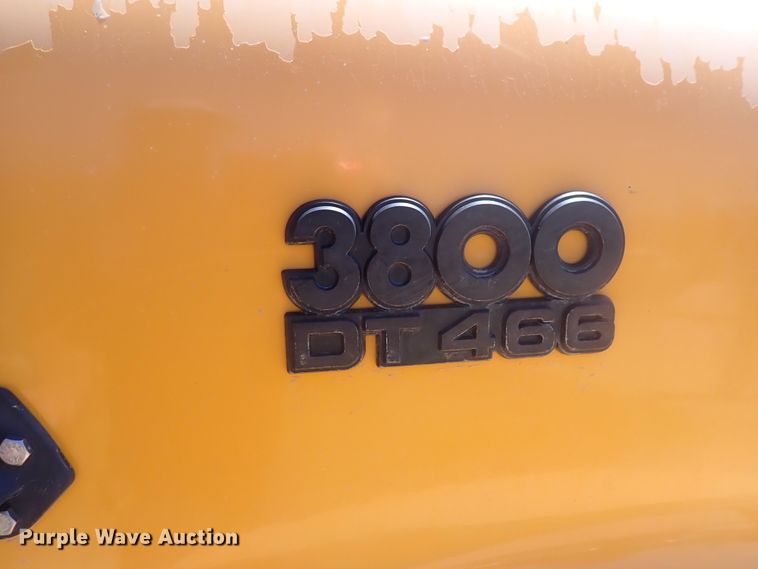 image for item DJ5660 1996 International 3800  Thomas school bus