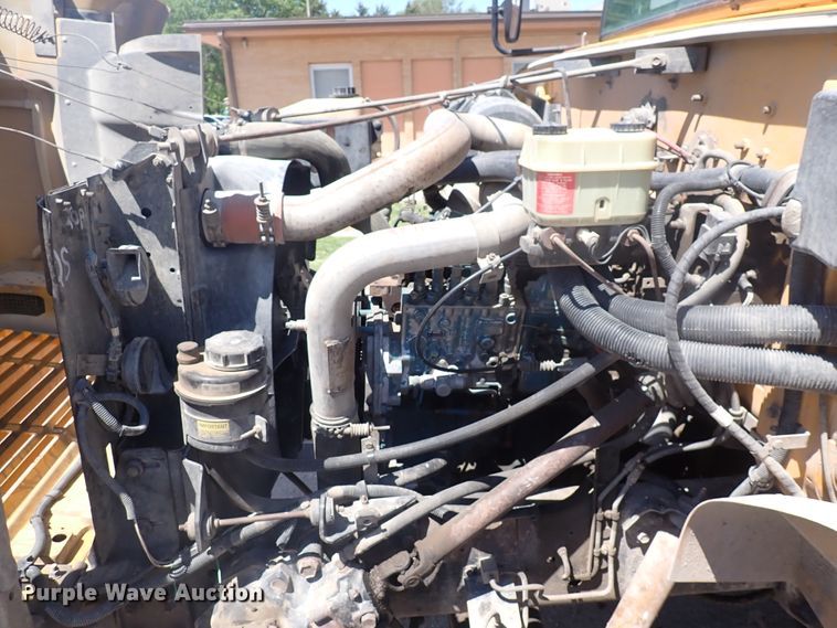 image for item DJ5660 1996 International 3800  Thomas school bus