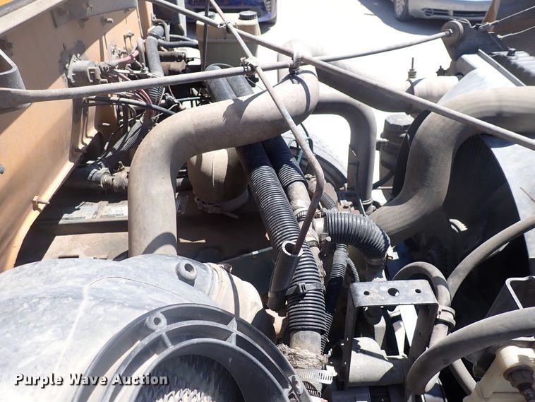 image for item DJ5660 1996 International 3800  Thomas school bus