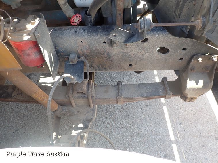 image for item DJ5660 1996 International 3800  Thomas school bus