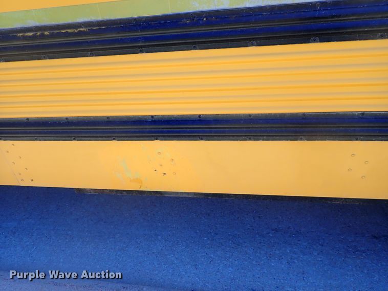 image for item DJ5660 1996 International 3800  Thomas school bus