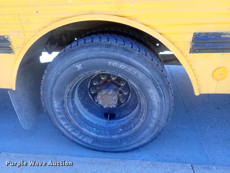 image for item DJ5660 1996 International 3800  Thomas school bus