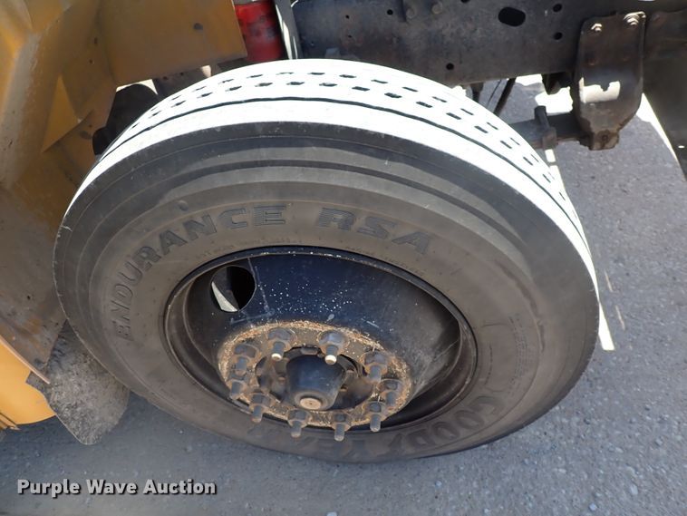 image for item DJ5660 1996 International 3800  Thomas school bus