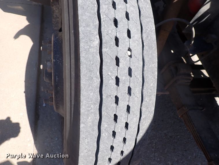 image for item DJ5660 1996 International 3800  Thomas school bus