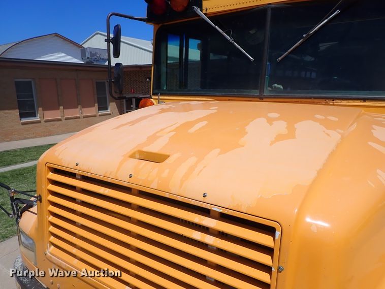 image for item DJ5660 1996 International 3800  Thomas school bus