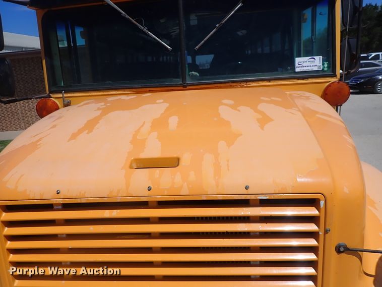 image for item DJ5660 1996 International 3800  Thomas school bus