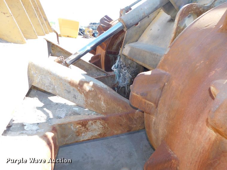 image for item DK8528 2011 Caterpillar 826H  landfill compactor