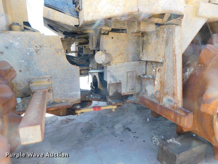 image for item DK8528 2011 Caterpillar 826H  landfill compactor