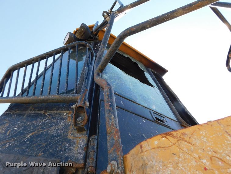 image for item DK8528 2011 Caterpillar 826H  landfill compactor