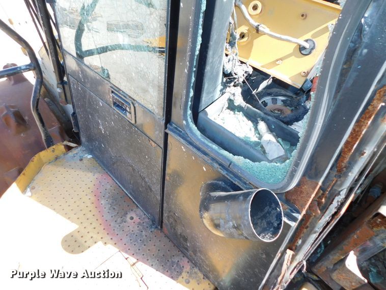 image for item DK8528 2011 Caterpillar 826H  landfill compactor