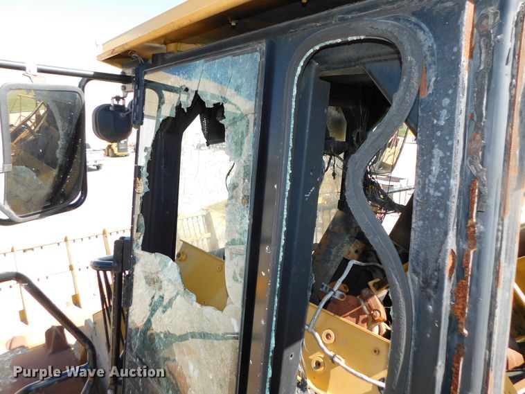 image for item DK8528 2011 Caterpillar 826H  landfill compactor