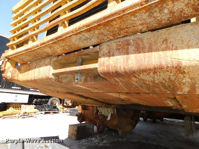 image for item DK8528 2011 Caterpillar 826H  landfill compactor