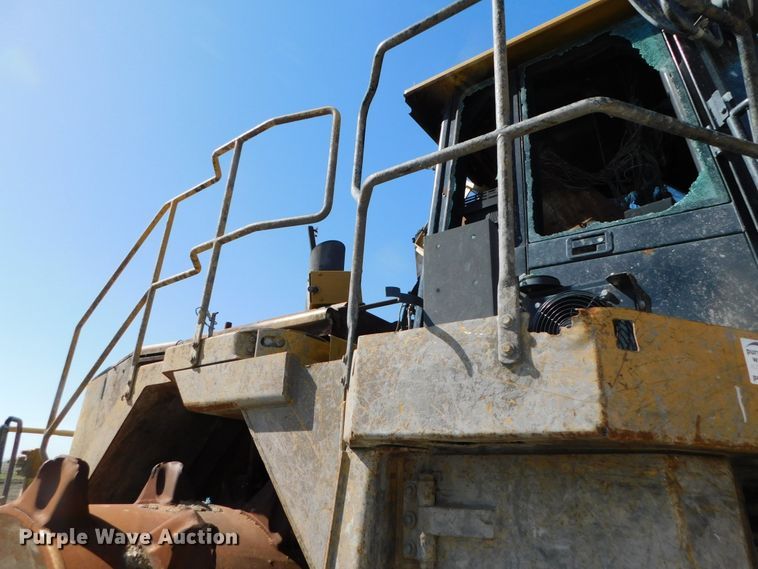 image for item DK8528 2011 Caterpillar 826H  landfill compactor