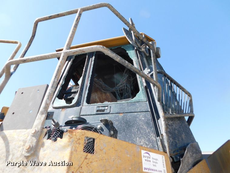 image for item DK8528 2011 Caterpillar 826H  landfill compactor