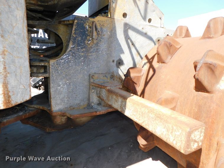 image for item DK8528 2011 Caterpillar 826H  landfill compactor