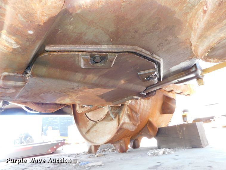 image for item DK8528 2011 Caterpillar 826H  landfill compactor