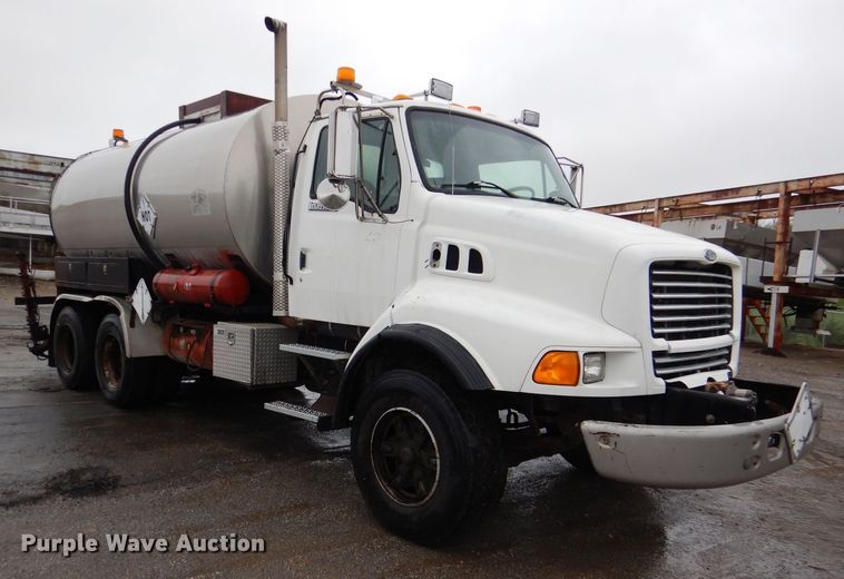 image for item DL2796 1998 Ford Louisville  oil distributor truck