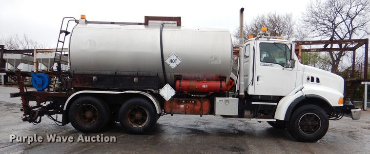 image for item DL2796 1998 Ford Louisville  oil distributor truck