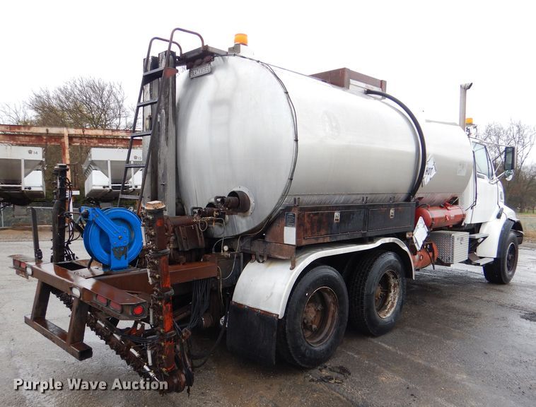 image for item DL2796 1998 Ford Louisville  oil distributor truck