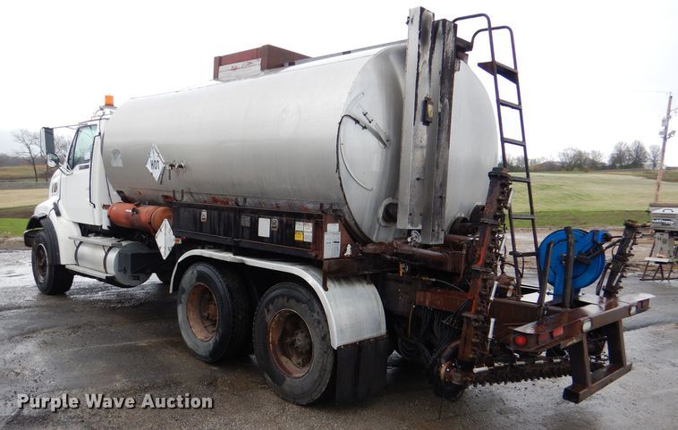 image for item DL2796 1998 Ford Louisville  oil distributor truck