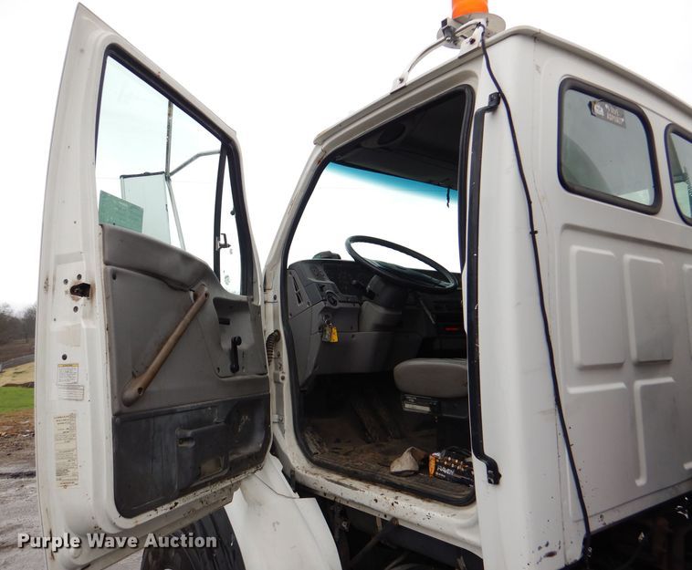 image for item DL2796 1998 Ford Louisville  oil distributor truck