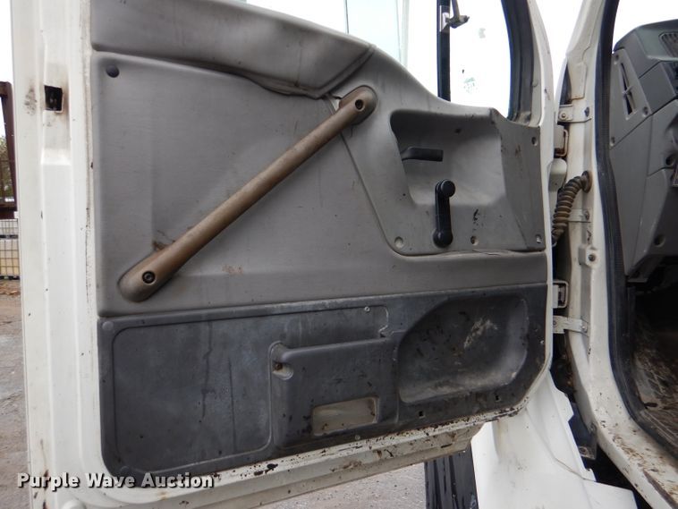 image for item DL2796 1998 Ford Louisville  oil distributor truck