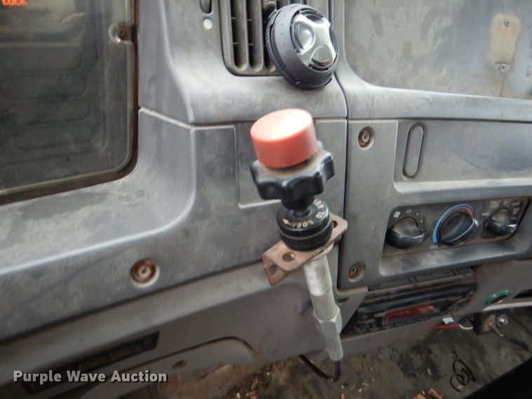 image for item DL2796 1998 Ford Louisville  oil distributor truck