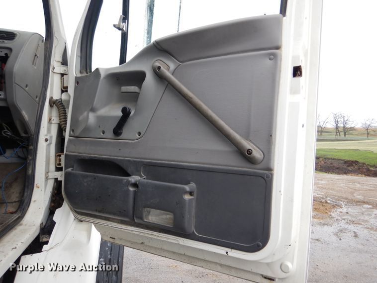 image for item DL2796 1998 Ford Louisville  oil distributor truck